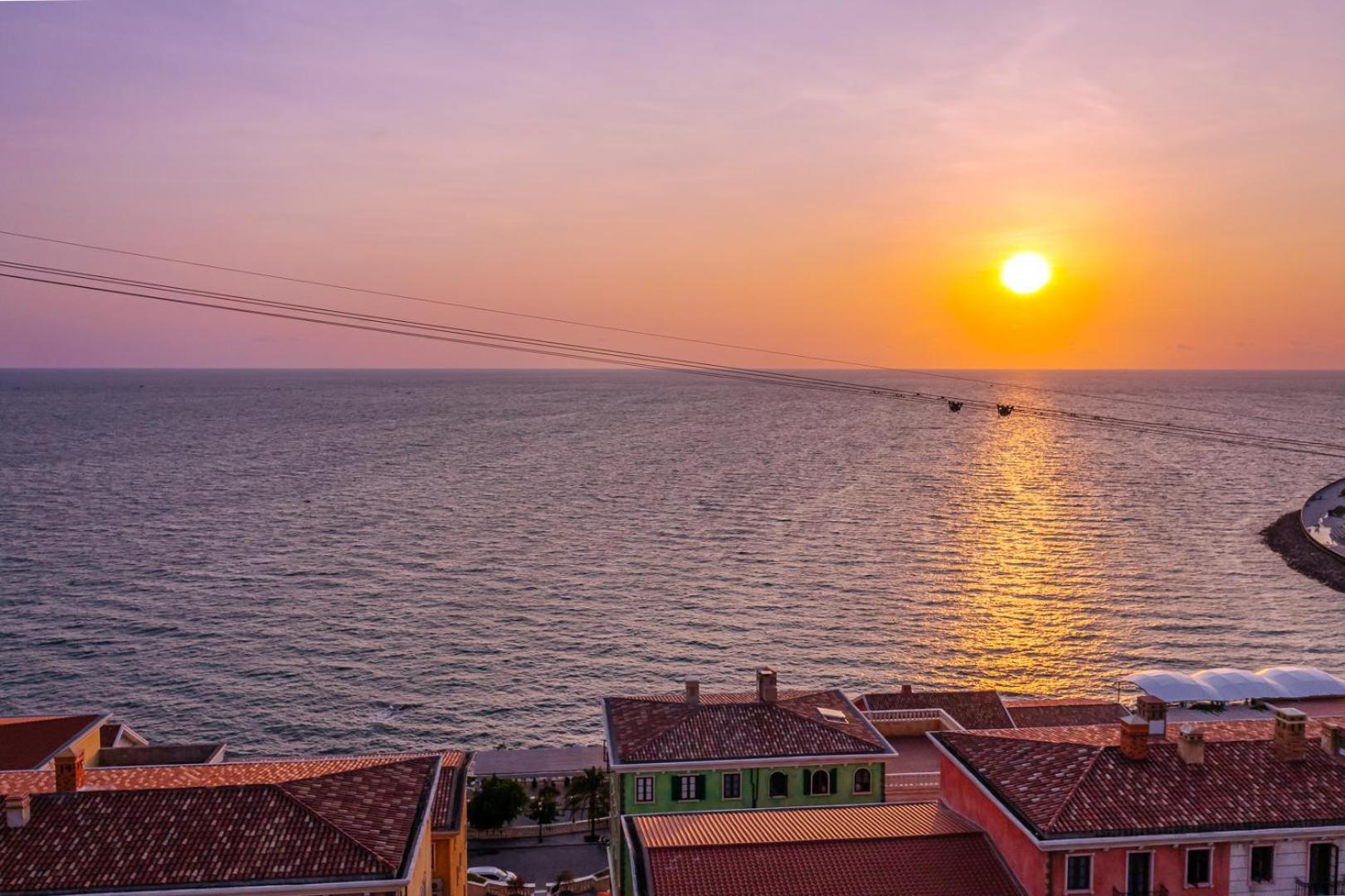 Roma Hotel Phu Quoc - Free Airport Shuttle & Sunset Town Tour エクステリア 写真