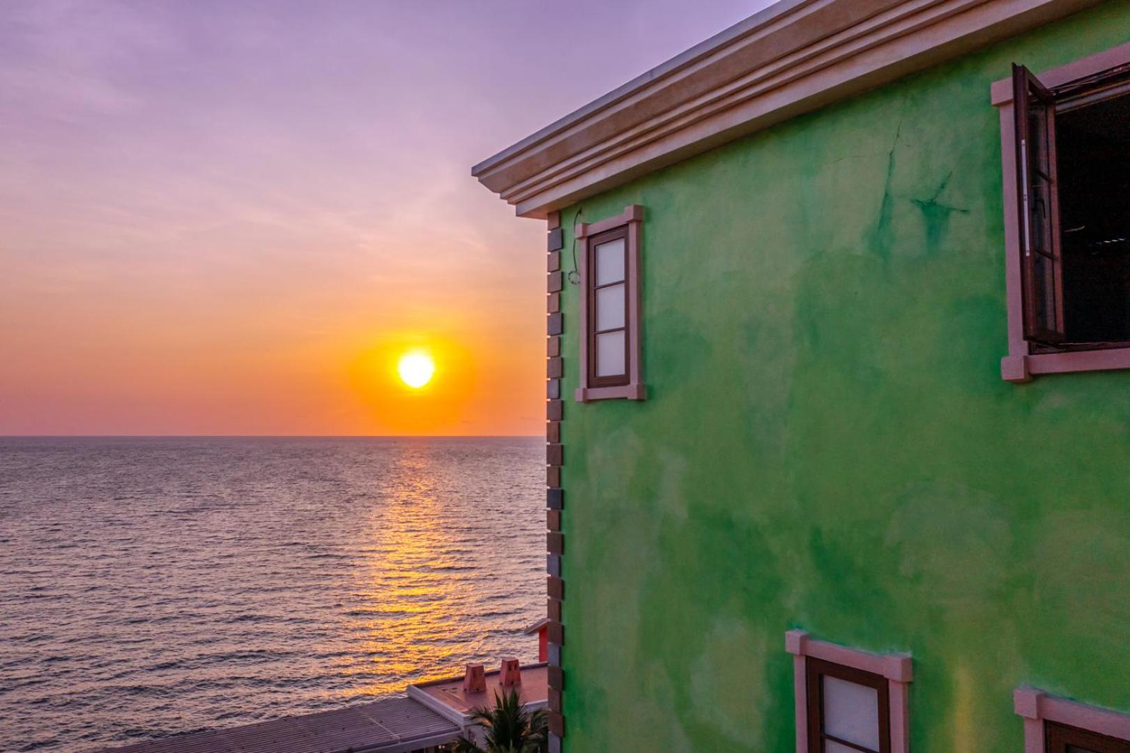 Roma Hotel Phu Quoc - Free Airport Shuttle & Sunset Town Tour エクステリア 写真