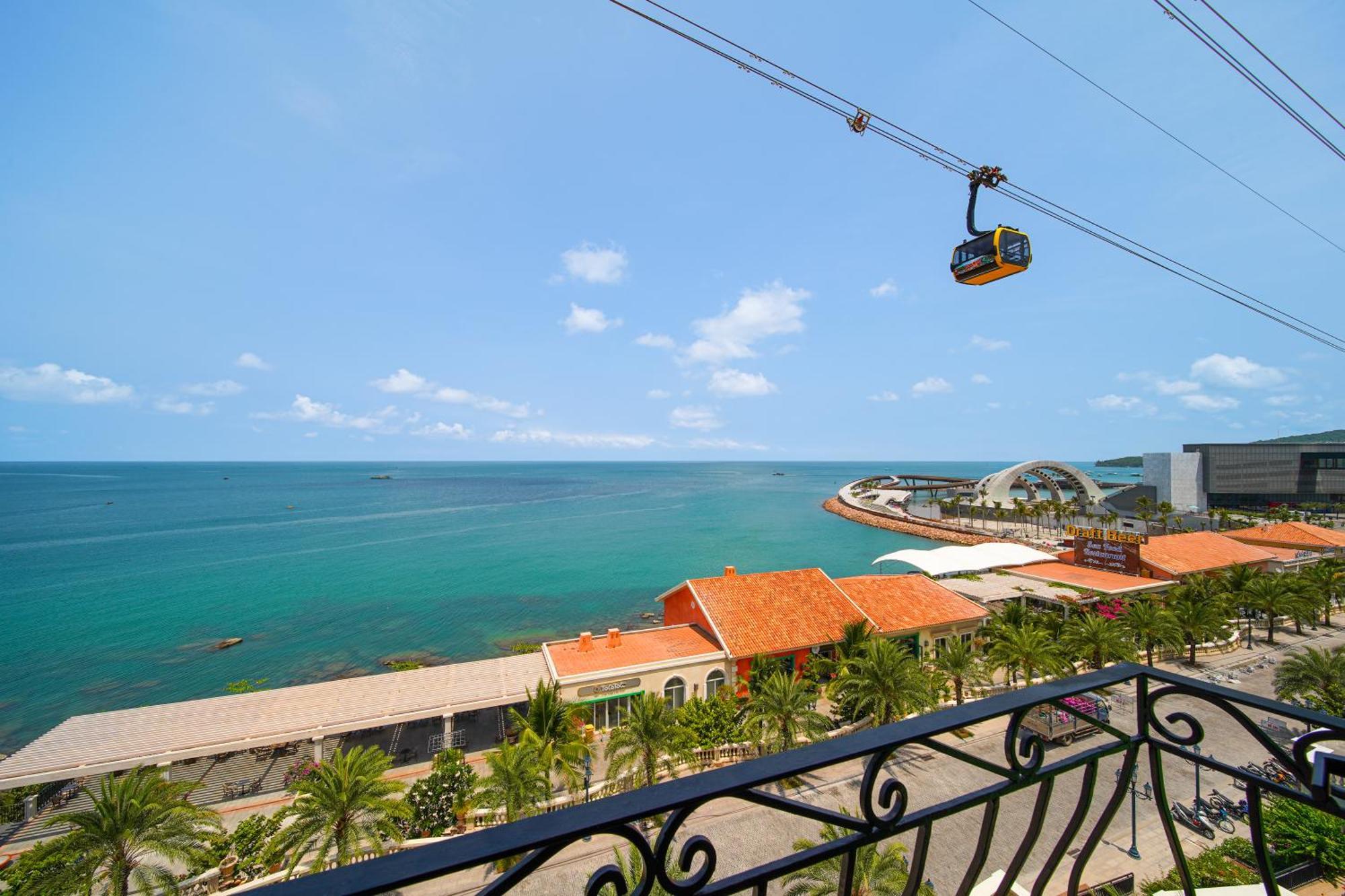 Roma Hotel Phu Quoc - Free Airport Shuttle & Sunset Town Tour エクステリア 写真