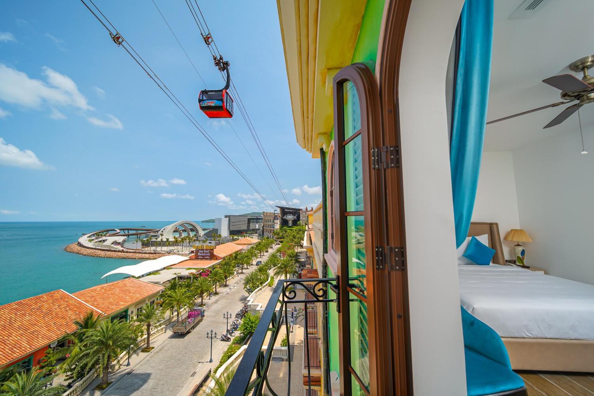 Roma Hotel Phu Quoc - Free Airport Shuttle & Sunset Town Tour エクステリア 写真